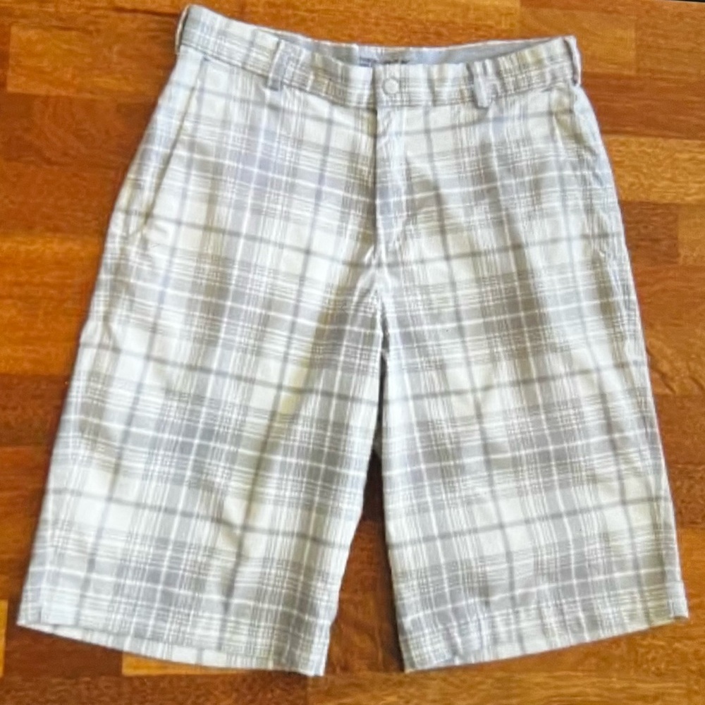 Men’s size 38 Nike Golf Tour Performance Dri Fit gray plaid shorts